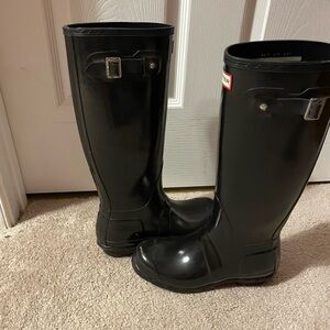 Original Hunter Tall Gloss boots, purchased in London. Soles barely worn